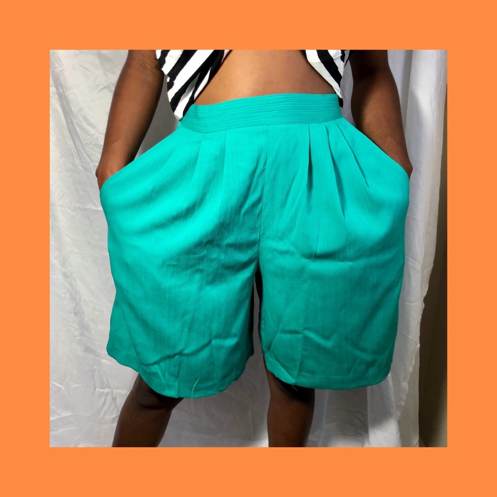 Jaclyn Smith teal high waist shorts with pockets